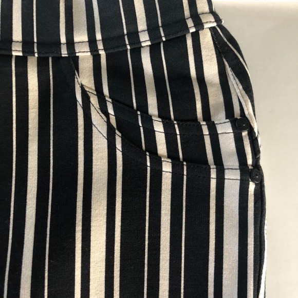 NWOT Sanctuary Jeggings, Striped Black & Off White - Picture 3 of 7